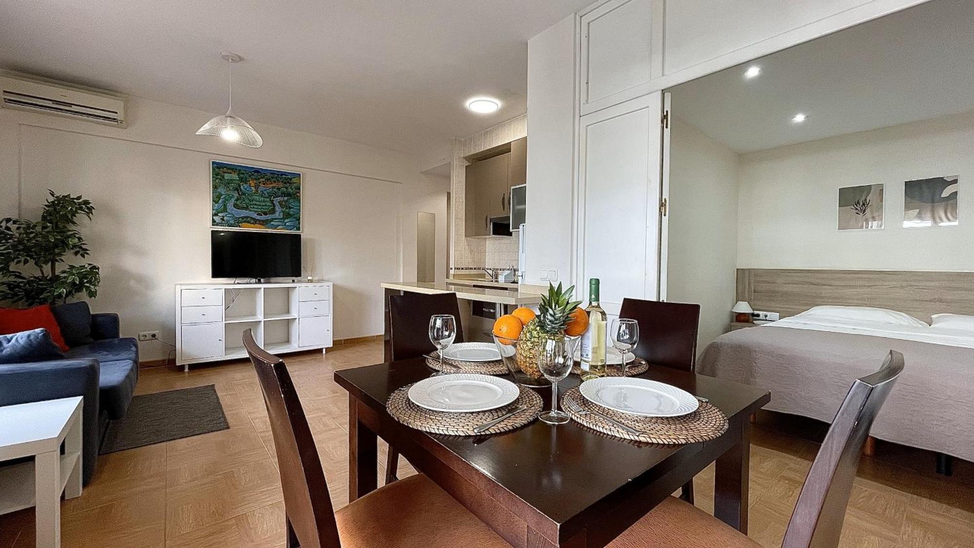 Beachfront 1Br Apartment In Center Of Marbella! Exterior photo